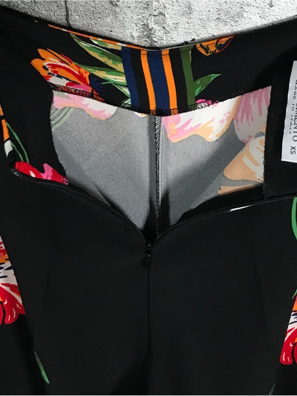 Rina Scimento Black Wide-Leg Floral Pants. . Made in Italy - Picture 4 of 4